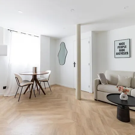 Appartamento De Charme Au Coeur Du 18eme Parigi